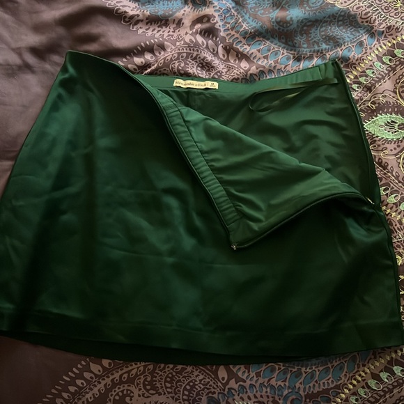 Abercrombie Satin Sculpt Mini Skirt in Dark Green - Picture 9 of 11